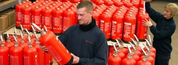 blustoestellen's tweet photo. Onderhoudsvrije-blussers #bedrijfspand #buitenterrein #brandblusapparaten #poeder #schuim > https://t.co/QtbrWnHhQY https://t.co/TSSLycmdVA