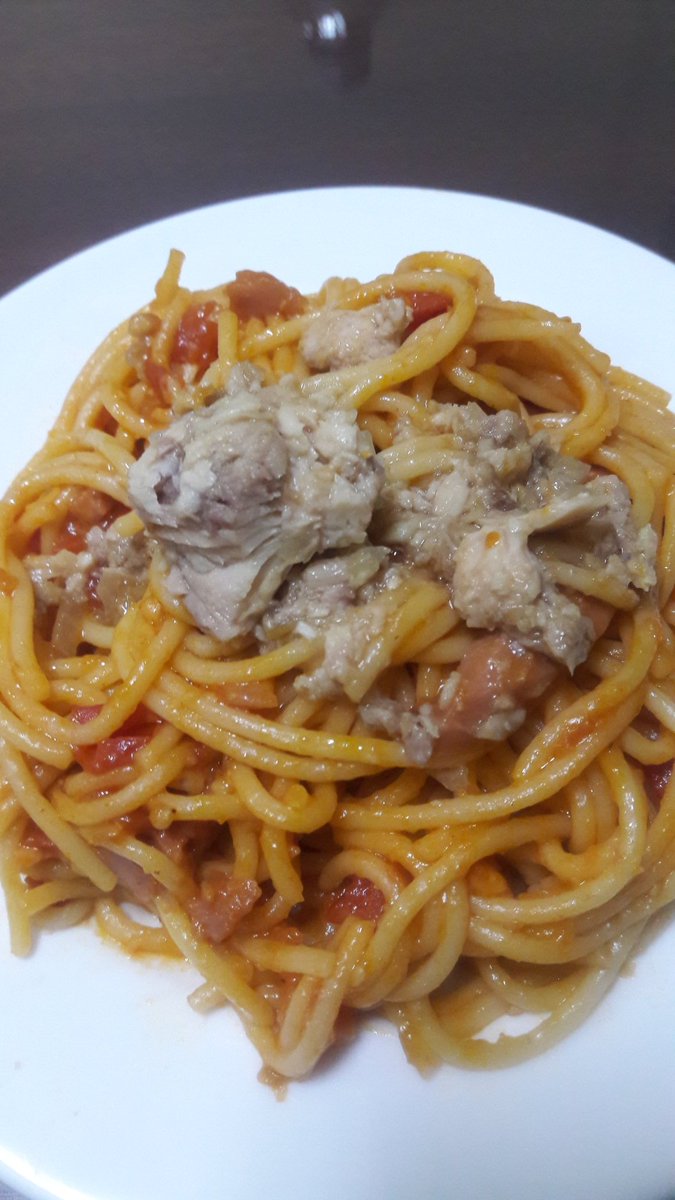 nicz1205's tweet photo. Cravings satisfied! super spicy spag! #freshtoms #cholimex #tuongot #xucxichbo & #tunachunks #happytummy https://t.co/mRKSeURo9c
