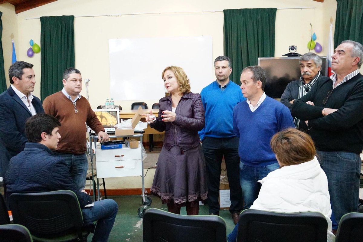 Minsaludlrj's tweet photo. #Chilecito| Ministro @JuditDiazBazan entregó nuevos insumos al Hospital E. Herrera Mota https://t.co/kif938VQ2v https://t.co/vG1UXioxzm