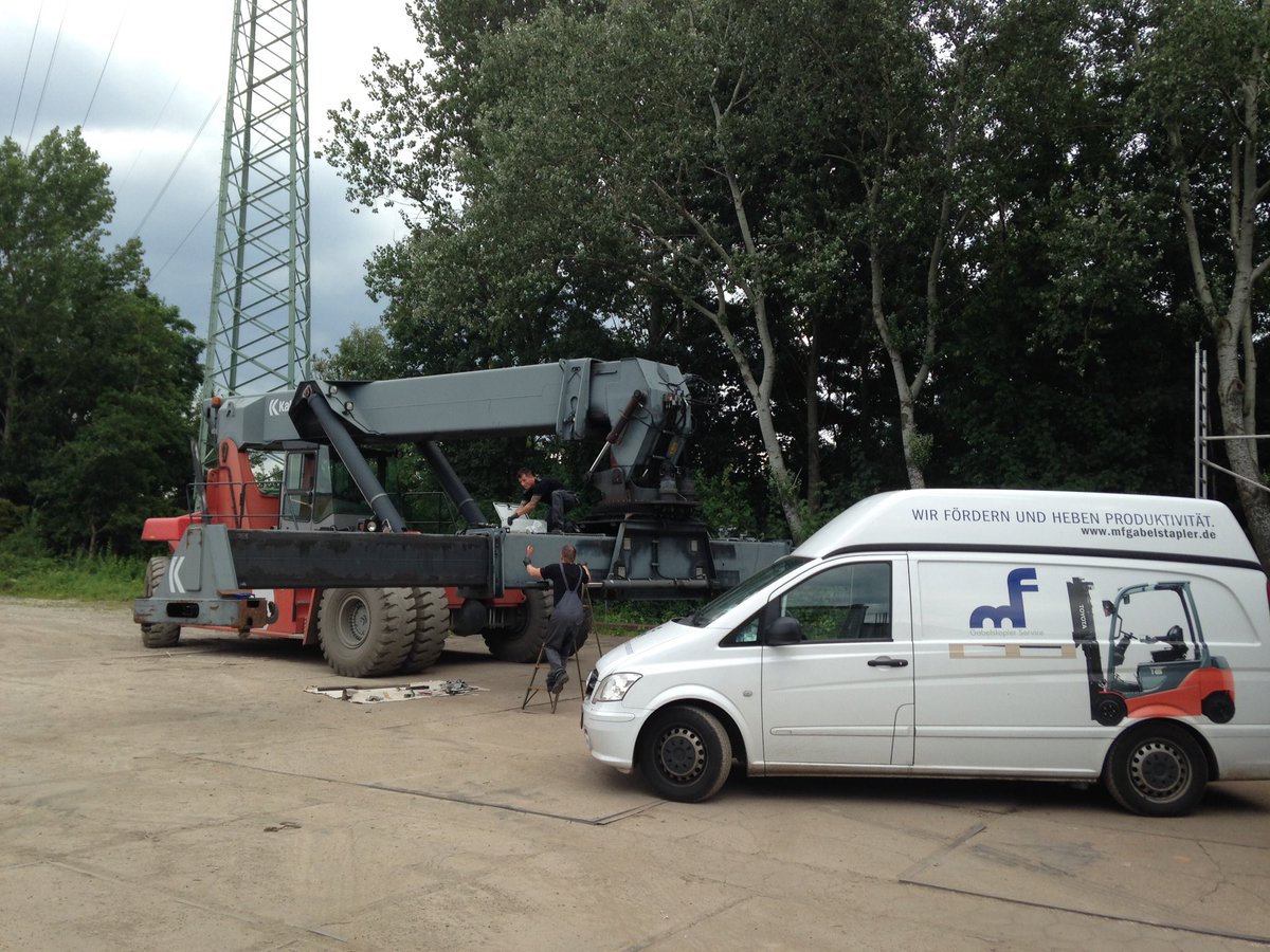 StefanLudwigMF's tweet photo. #Reachstacker #Solas #Containerstapler #Mfgabelstapler #MfService #Kalmar #Kundendienst https://t.co/b3CwF1bgQv