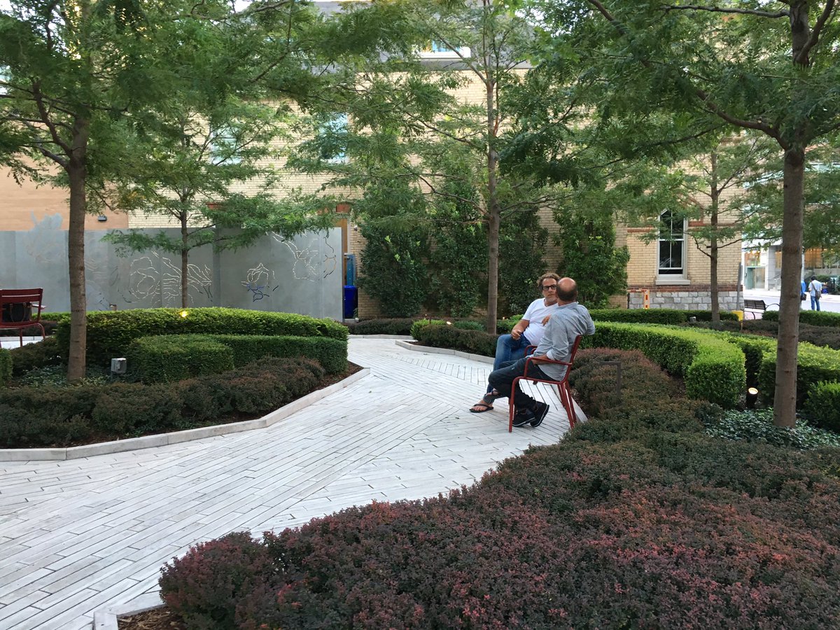 AlexDRMather's tweet image. Has the @FSToronto taken cues from #SitTO? Either way, kudos to whomever added seating to the parkette out front.