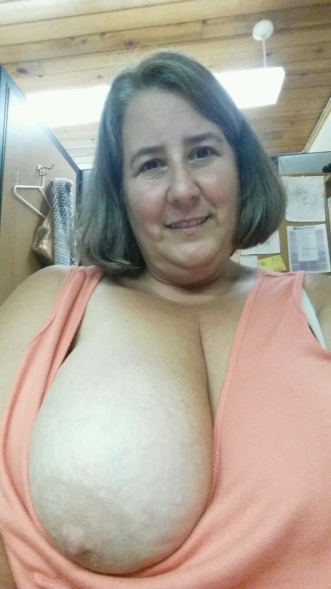 deliciousones4u's tweet photo. Happy titty tuesday https://t.co/4cwUjUVYwq