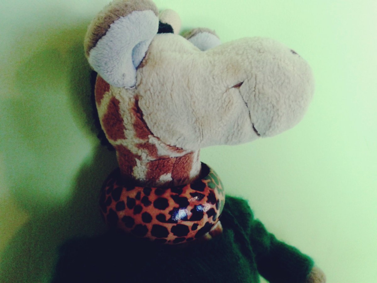 TomyJiraffa's tweet photo. #My #new #safari #necklace
 #Mi #nuevo #collar #Safari
#TomyJiraffamodel #TomyJiraffa #fashion #fashionweek #sexy https://t.co/Im4L4lwCHp