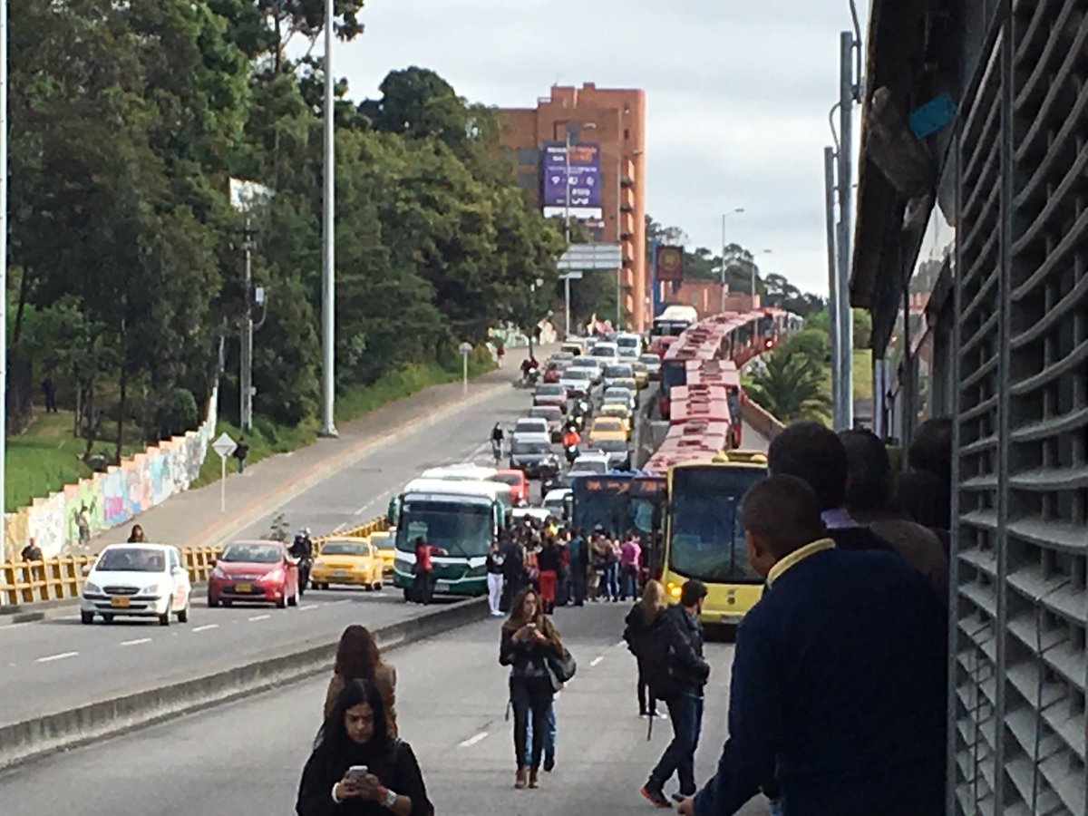 Julioyaga's tweet photo. A esta hora en Suba Av Boyaca @SectorMovilidad @BogotaTransito @TransMilenio https://t.co/4uKIeciVrk