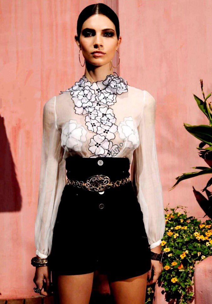 MissTeresaMoore's tweet photo. Hot #Spanish #Summer. @elle_spain 📸 #great #spanishstyle #dressedtoimpress #highwaisted #fashioneditorial #model https://t.co/emAG9n7DIe
