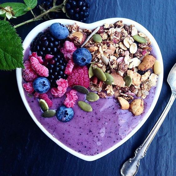 Soulmatefood's tweet image. 🍒🌸  Smoothie bowls that you just want to eat every morning! bit.ly/29UNJXT