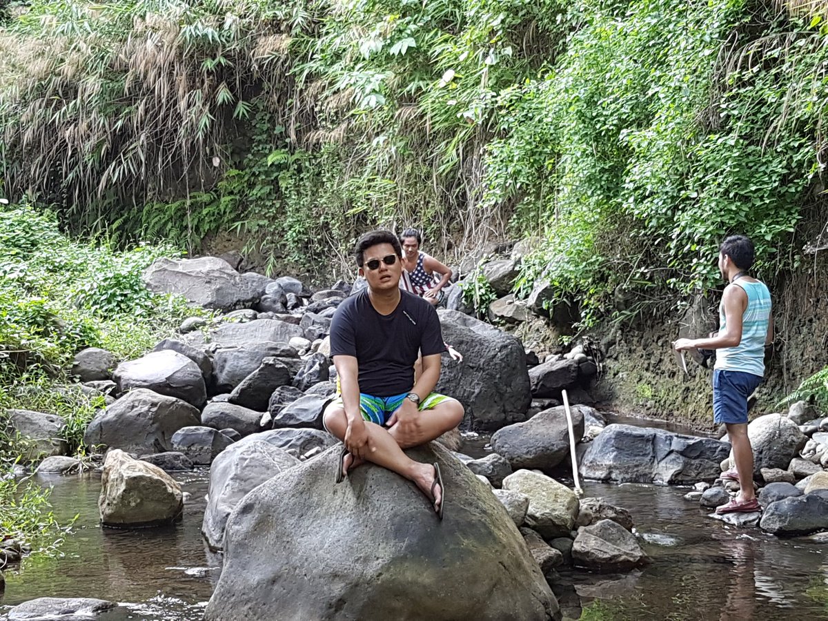 cyborgbrian's tweet photo. @hannahgraziella bundok bundok din pag may time LOL https://t.co/8VAYLBXgL0