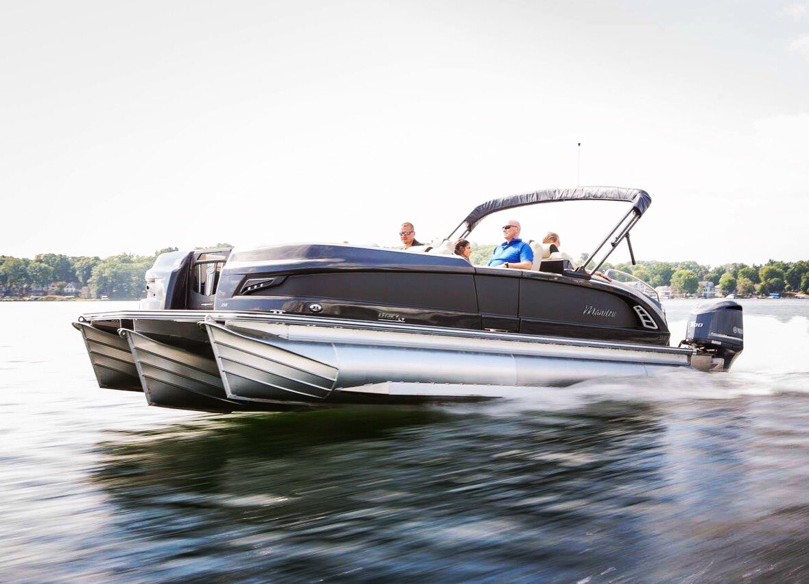 ManitouPontoons's tweet photo. 2017 Legacy LT with the #blackout package and dual @YamahaOutboards #boating #MadeinAmerica #boatify #luvmymanitou https://t.co/0myXoO9mXq