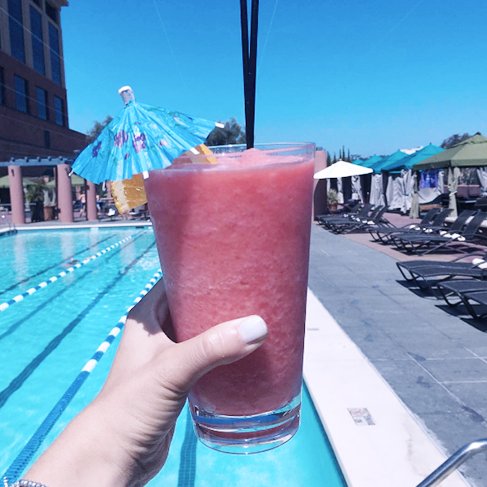 The California ☀️ calls for an early 🍹 hour at <a href="/HyattRegLaJolla/">Hyatt La Jolla</a>. bit.ly/2alIBOq