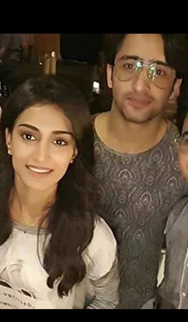 KuchRangPyarKAB's tweet photo. #Sharica 
Off screen pic https://t.co/GXYuXDFOG4
