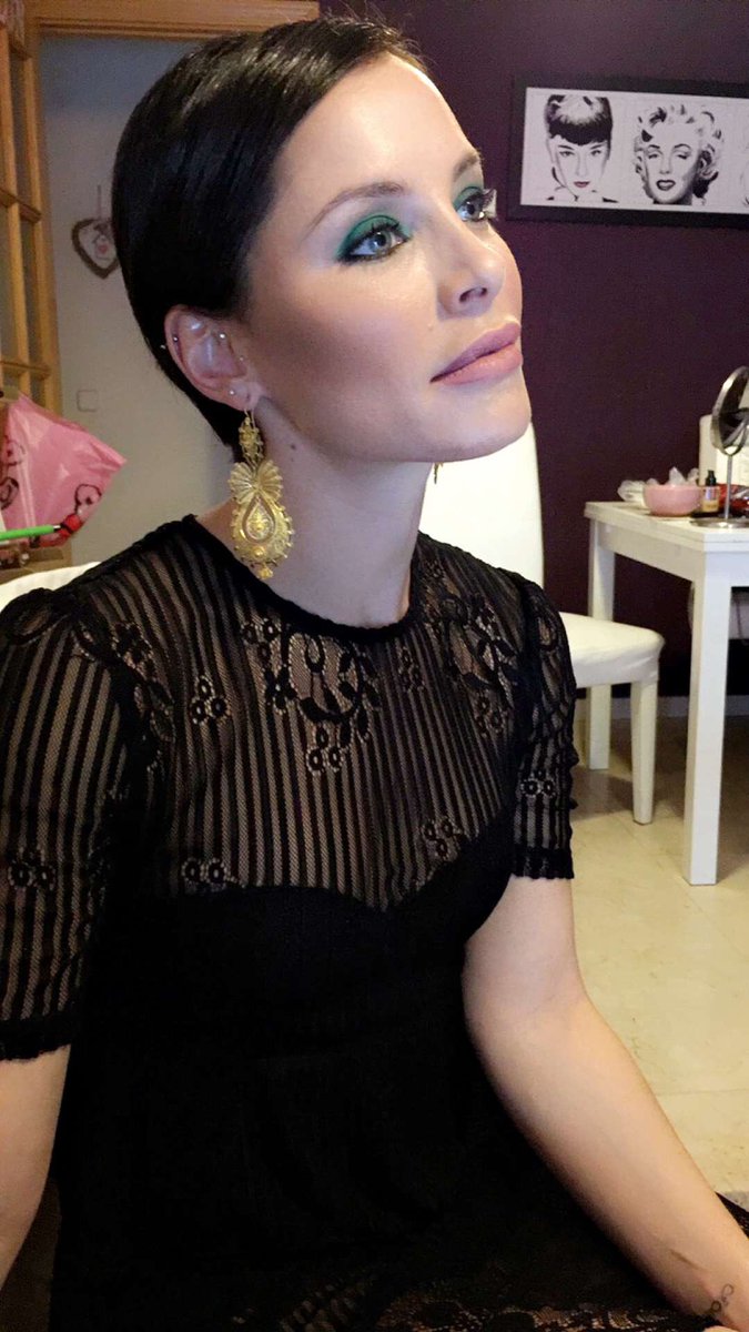 SorayaArnelas's tweet image. Mi @MariaMakeup me ha puesto hoy los ojos verdes tropicales!
Me voy a grabar,ya os contare...!🌴