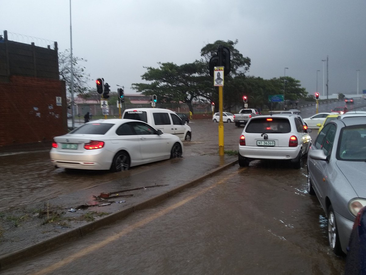 hunt4kzn's tweet image. Quality Road totally flooded #trafficguy