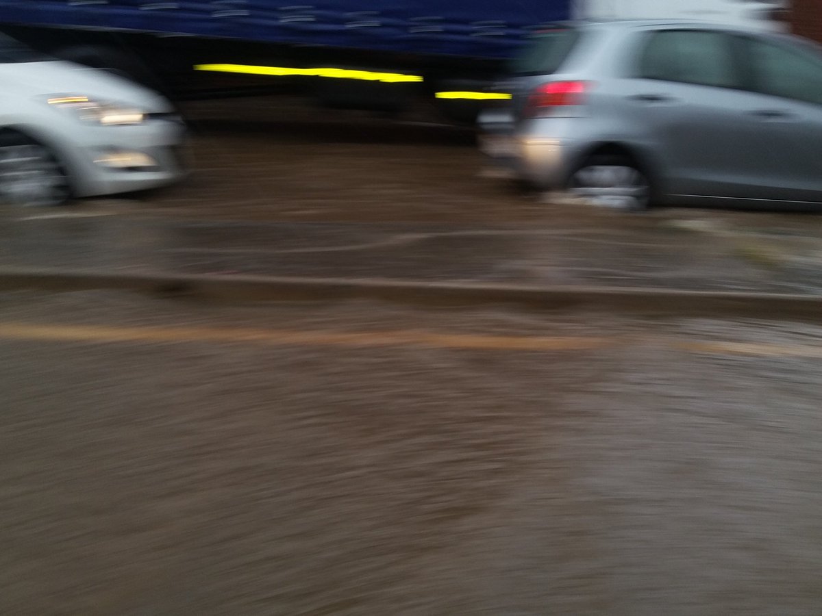 hunt4kzn's tweet image. Quality Road totally flooded #trafficguy