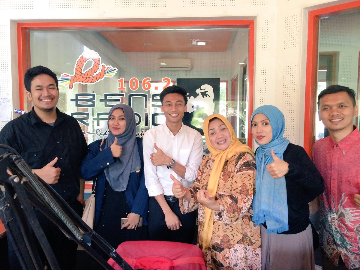 azhrkrm's tweet photo. Productive day, thank you Bens Radio 106.2FM for having us. Day 2 Internship Program #Disparbud https://t.co/kx45FlLfiH