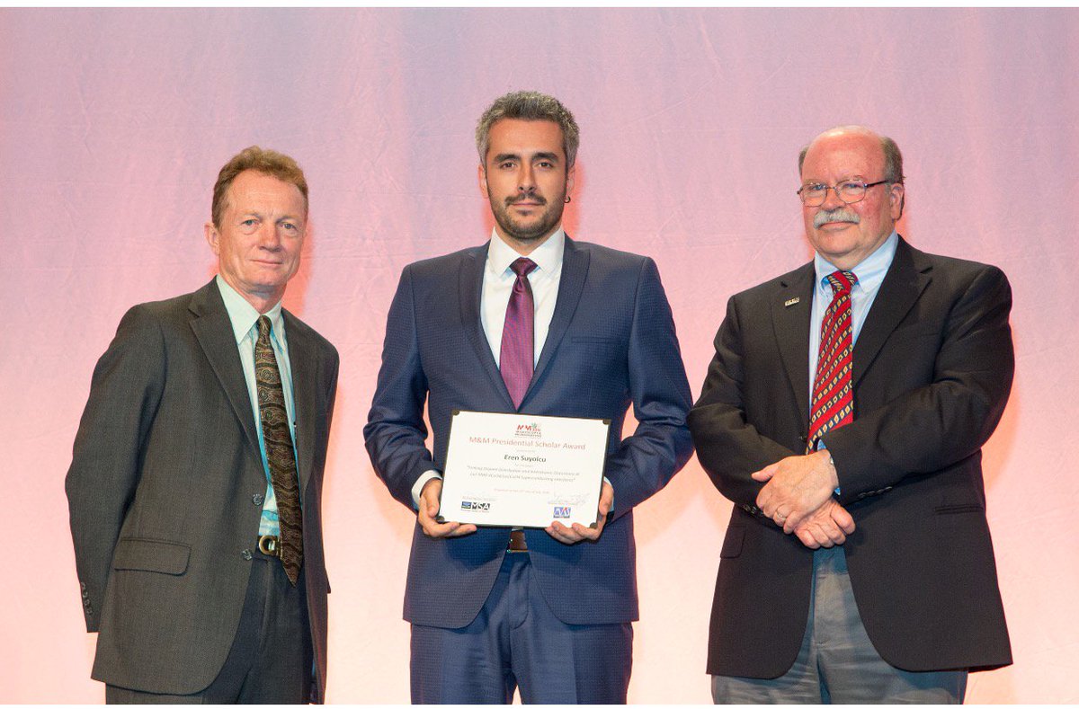 MicroscopySoc's tweet photo. Eren Suyoicu receiving the #MM16Ohio Presidential Scholar award https://t.co/vqKCxLPDay