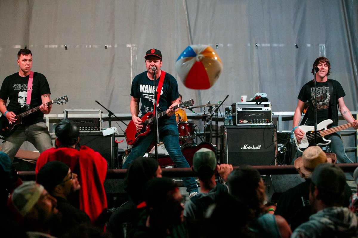 Gatewayfestival's tweet photo. Happy 25 year anniversary to Canadian punk pioneers @chixdiggit who tore up the #Gateway16 stage! @cgphotography https://t.co/hporshfR9I