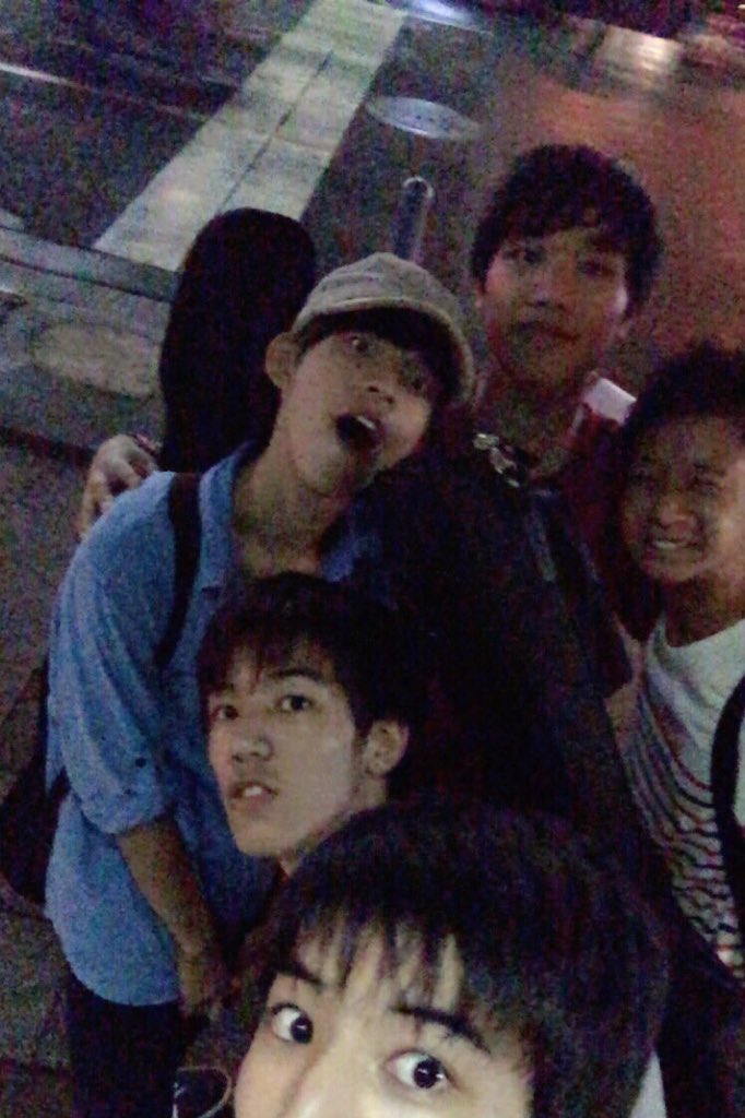omannji's tweet photo. 本当に今日は疲れたよ(良かったよ)
兎に角印象的なライブになったから良かったと思う
(弾きながら踊るし、弦切れるし、皆がやらないロックやったし、服ダサいし、ボーカル帽子被ってるし)#WMU7 #オムジー https://t.co/J06z7OkI6o
