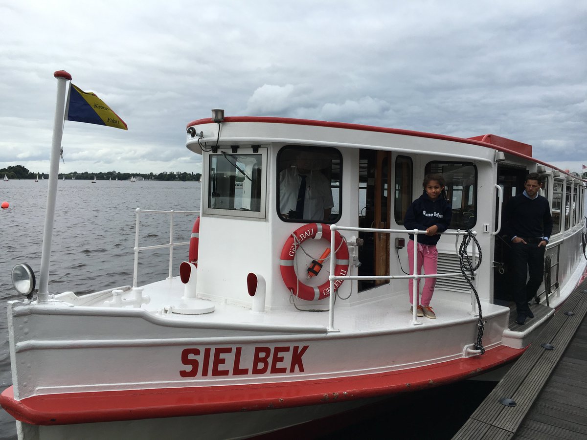 GatorsSR's tweet photo. Stone Ridge student Jasmine ’27 visits her grandmother in Hamburg, Germany. #SRsummer https://t.co/YksPD6MFjx