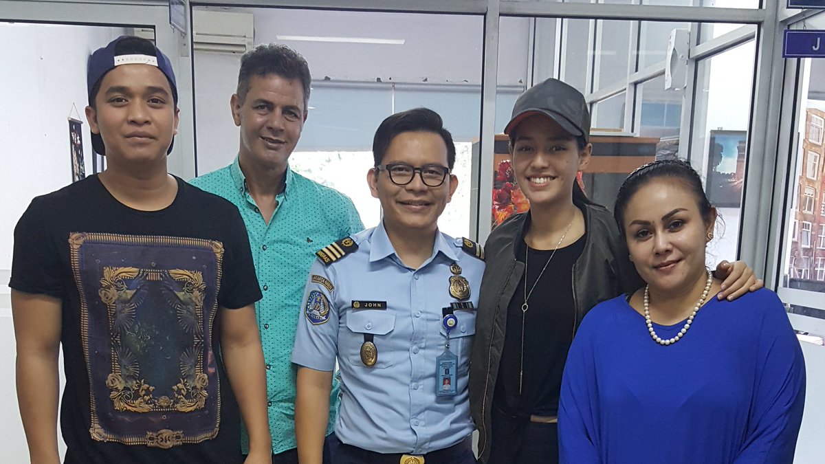 Gak perduli sm omongan org yg sok pinter,,yg penting rejeki udah ada yg Atur ya <a href="/bangbily/">Billy Syahputra</a> <a href="/susansameh/">SUSAN SAMEEH</a> 🙏 <a href="/yantiwarso/">Yanti Warso</a>