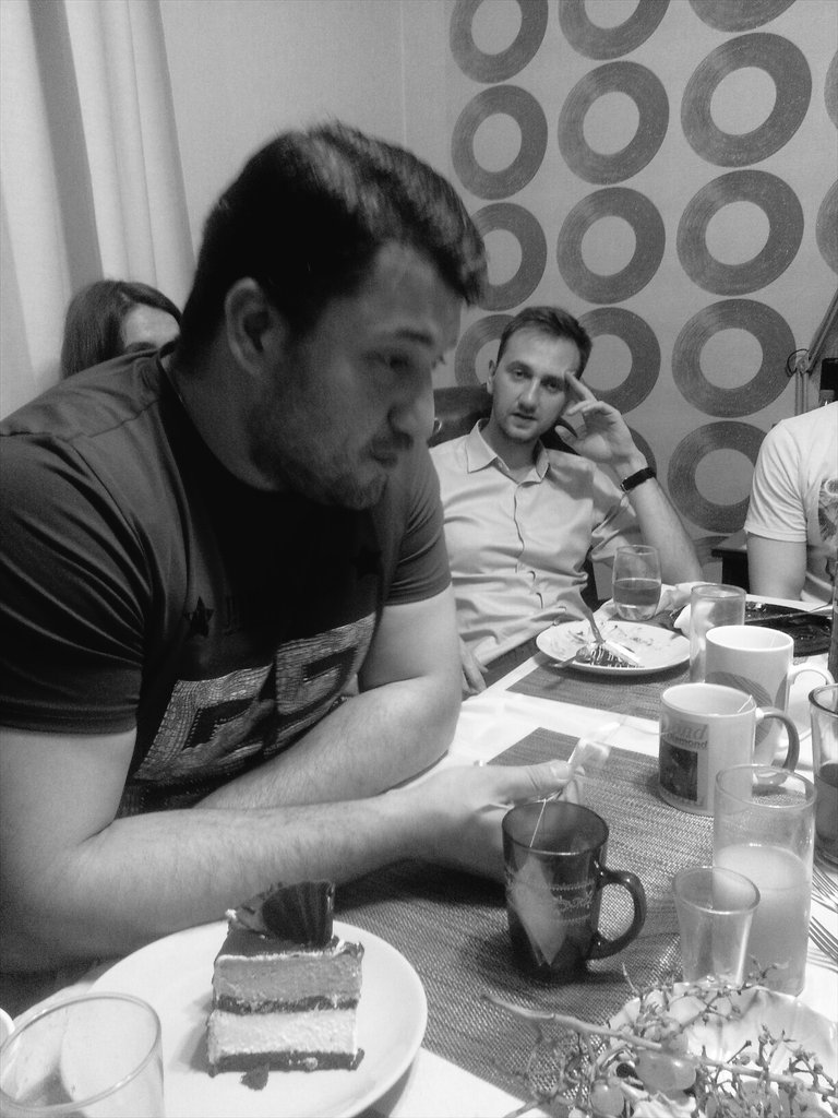 2106len's tweet image. 