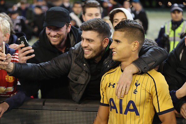 ErikLamela's tweet image. Increíble ambiente en Australia, gracias x tanto cariño! What a day in Australia, amazing fans! 🔝🇦🇺 #SpursInOz #COYS