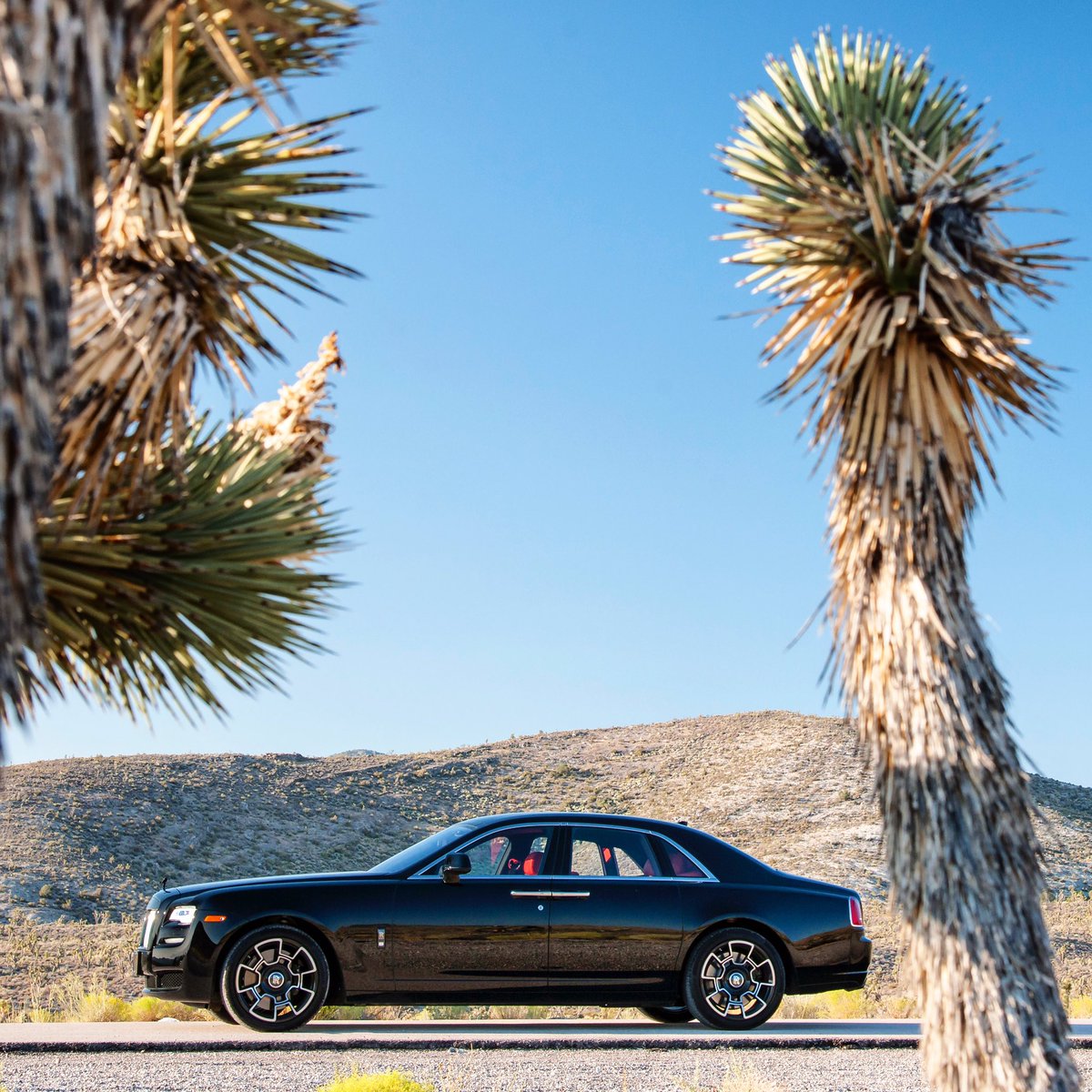 rollsroycemcna's tweet photo. A bolder presence. More potent performance. Behold Ghost #BlackBadge. 

#RRBlackBadge #GhostBlackBadge #LasVegas https://t.co/6UV6QBMGja