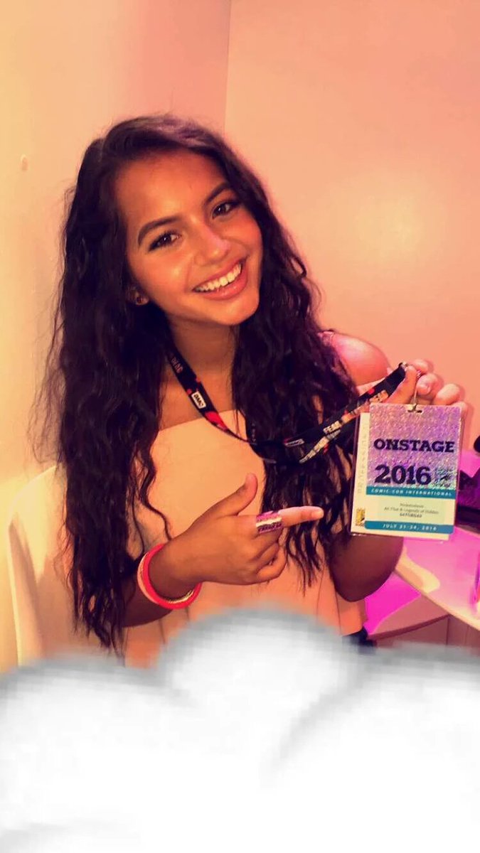 isabela_moner7's tweet photo. A beautiful person who deserves all the love in the world. ❤ https://t.co/LERP6P2BSU