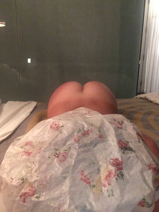 Rise &amp; grind! I have tan lines for days 👙 text me on @SextPanther https://t.co/NnyFvYvYWJ https://t.<a href="/tag/humpday"class="tags"><span>#humpday</span></a>