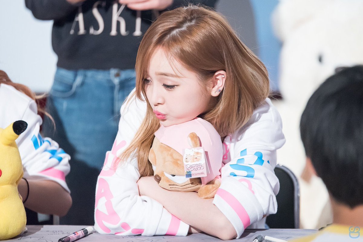 cosmicgirlspics's tweet photo. xuanyi https://t.co/Ww3QH3y9mF
