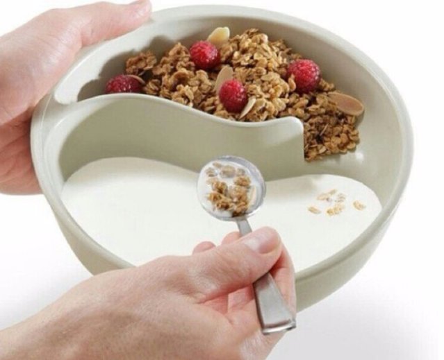 UslessInvention's tweet image. ARE YOU FUCKING SERIOUS JUST MIX YOUR FUCKING CEREAL WITH MILK LIKE A NORMAL PERSON THIS IS A WASTE OF 16 DOLLARS