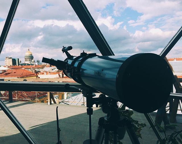 spbunderhood's tweet photo. Всех друзей-москвичей и иностранцев вожу сюда - #SolarisLab Тут нет еды, только чай, кофе и вид на Исаакий. https://t.co/9H1BNK8o7A