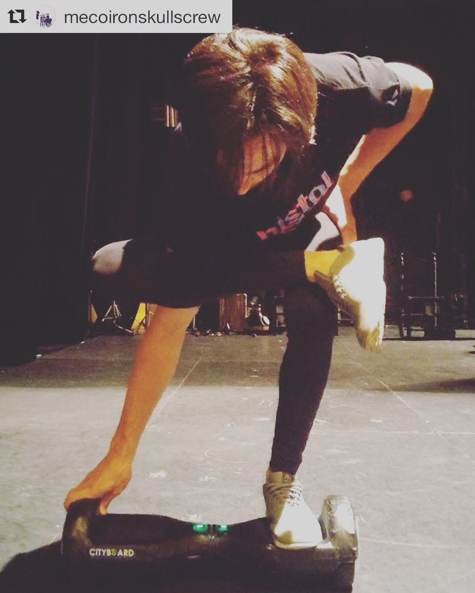 Our #partnerincrime #Repost @mecoironskullscrew 
#hoverboard  
#ironmike #zukdance #performingarts #tiempomuerto2