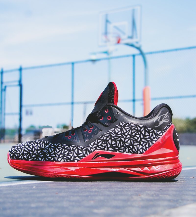 WayofWade's tweet photo. 🚨GIVEAWAY ALERT🚨
Show us your MOST CREATIVE #IFIGHT4 court photo to win a signed @DwyaneWade shoe! Contest ends 8/5. https://t.co/g5pviWT97u