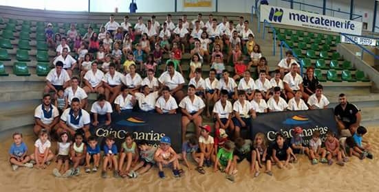 CajaCanarias's tweet photo. Isael Rodríguez ha visitado este #FelizMartes a los alumnos de nuestro VII Campus de Lucha Canaria. ¡Gracias! https://t.co/KijPqHqYDc