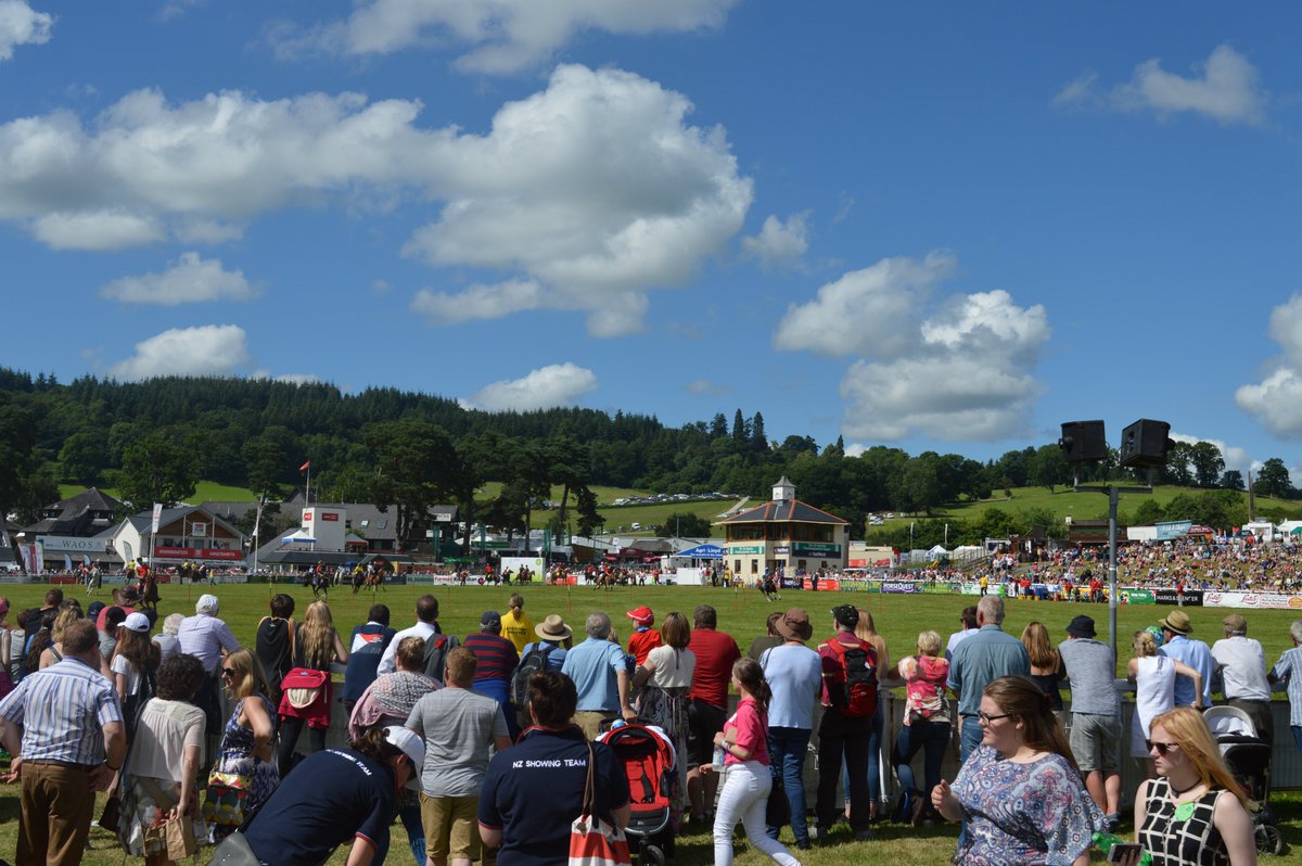 AllingtonHughes's tweet photo. @royalwelshshow The sun, the sounds, the sights! Take us back! #RWS2016 https://t.co/maXCBM2IsO
