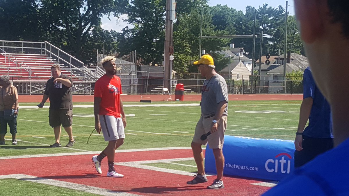 bppromotions's tweet photo. @OBJ_3 with @ProCamps @Giants. #trainingcamp2016 https://t.co/spjs5oTVUl
