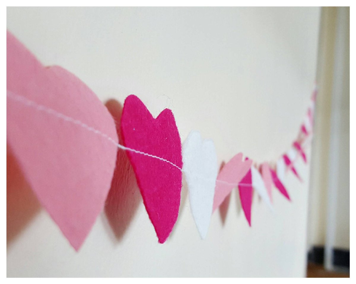 DitzandBobs's tweet photo. Valentines heart garland, nursery heart decoration, girls bedroom … https://t.co/FpISqrHH2U #Craftshout #PinkGarland https://t.co/8v08xN4E0O