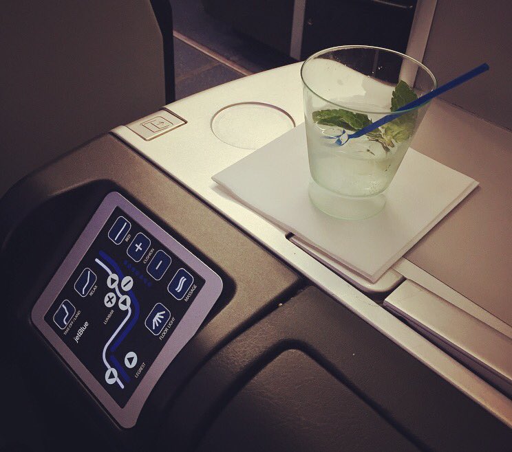 LASkinAesthetic's tweet photo. We're off! Loving #JetBlueMint so far. Next stop: #peninsulaspa for a facial & massage. @JetBlue @ThePeninsulaNYC https://t.co/CpRDJNipKM