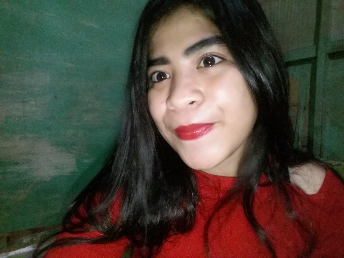 Merah berani💪😃.. Terus tersenyum walaupun kecewa😂😂😂