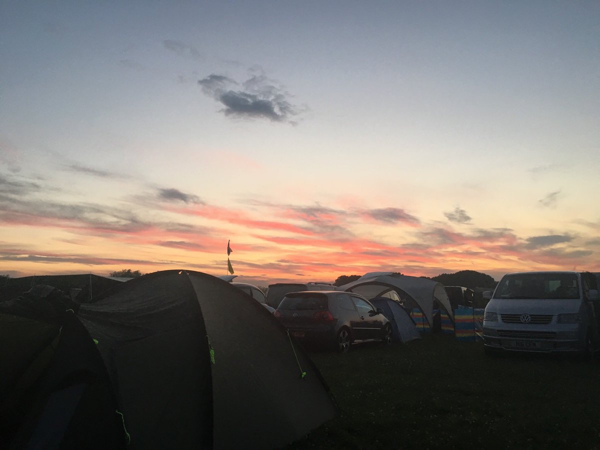 swany1972's tweet photo. Great sunset Friday night #bugjam30 @SantaPodRaceway was the start to a fab weekend https://t.co/aRVwgnnNOs