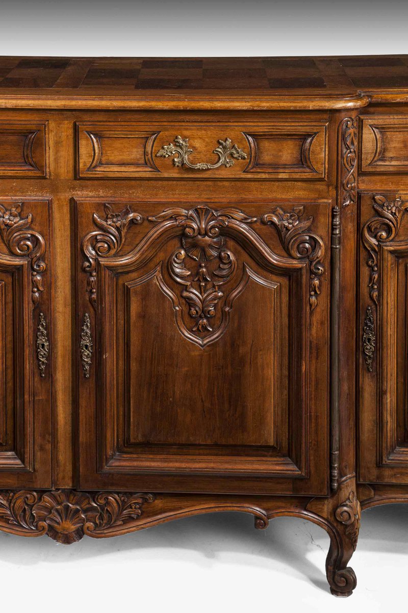 HseWindsor's tweet photo. Early 20th Century Breakfront Chestnut Buffet https://t.co/kyoYWWcPS7 #buffet #furniture #antiques #breakfront https://t.co/V7cin0VoCP