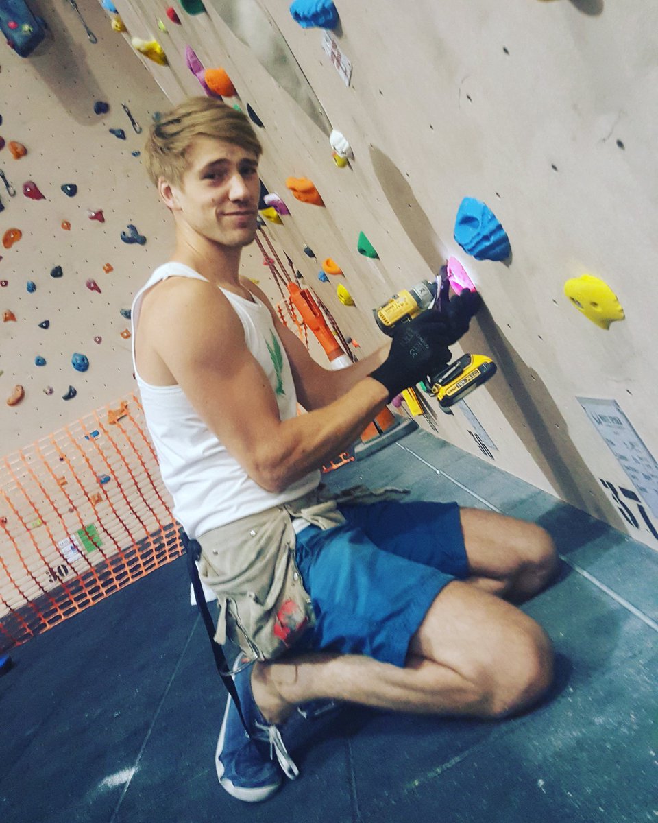 Spider Climbing tweet media