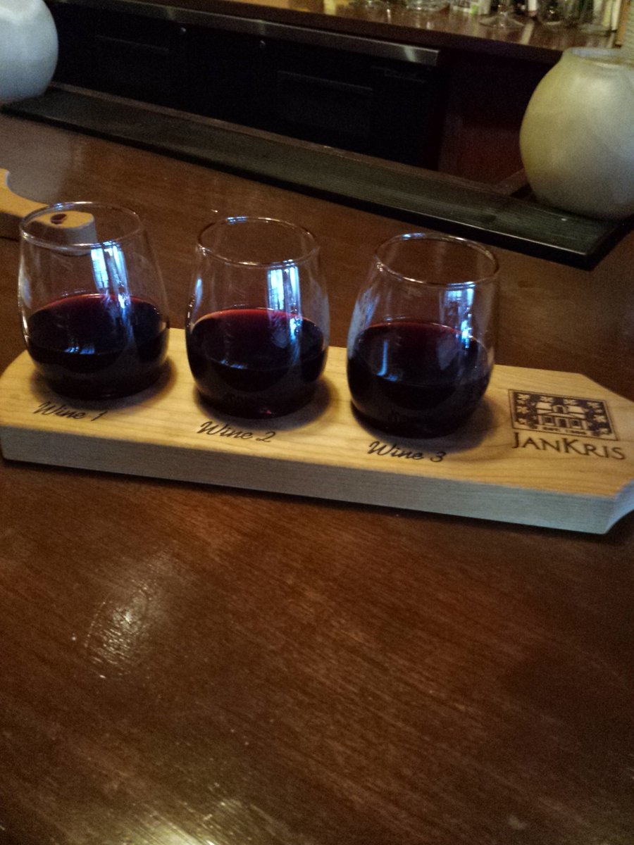 WINOTRun's tweet photo. Host a Super-Simple #WineTasting via @theSip_BN #run first #wine later #whynot #winotrun https://t.co/yRIrQtroyT https://t.co/Va9B4Jvhhr