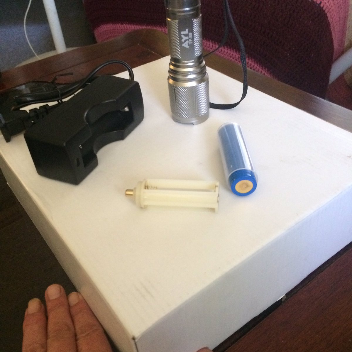 Cassiew1979's tweet image. Awsome AYL LED tactical flashlight with rechargeable 18650 battery! Love AYL #AYLFlashlight 
amazon.com/AYL-Bright-Tac…