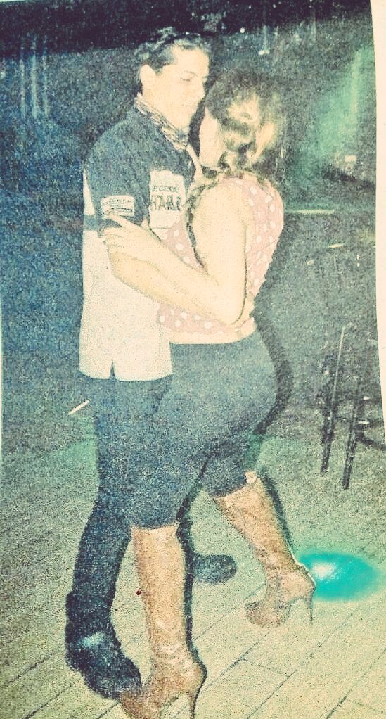 alexandro_x86's tweet photo. Jajajajajaja que risa amor @Jazmin_Santos7 😂😂😂😂 periódico #ElMotorista no perdona jajaja https://t.co/RIfRJRW4VK