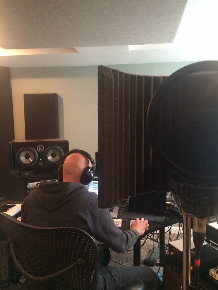 TheFastFeeling's tweet image. making the rock happen!