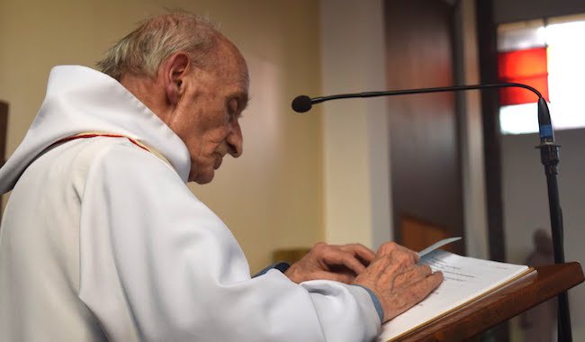 laviemediafr's tweet photo. [Éditorial] En mémoire du père Hamel, témoin de la foi https://t.co/9TqyFNfP0J - par @jeanpierredenis https://t.co/lALY0trsOC
