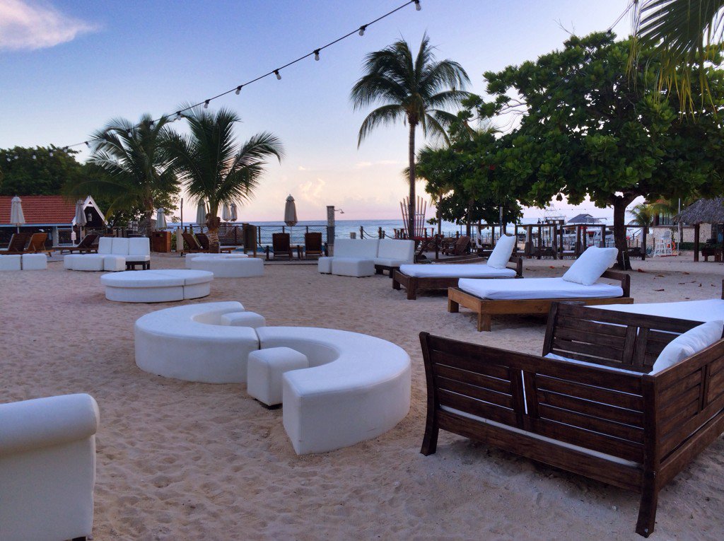 The Beach Clun <a href="/SandalsResorts/">Sandals Resorts</a> <a href="/Todays1019/">Today's 101.9</a> #LivefromOchi #SoOchi Listen to win!