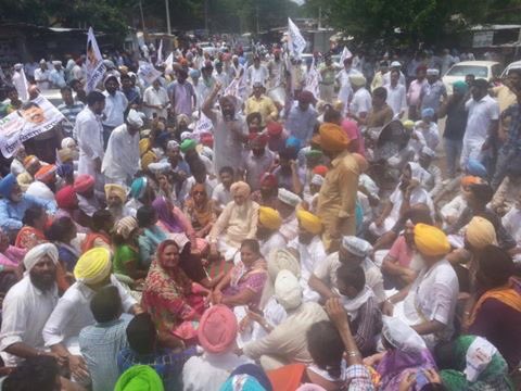 SChotepur's tweet photo. @AAPPunjab2017 protest at Gurdaspur today against the arrest of our @MLA_NareshYadav ,Modi Frustration agnst AAP. https://t.co/iKfSOCvYEL
