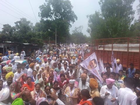 SChotepur's tweet photo. @AAPPunjab2017 protest at Gurdaspur today against the arrest of our @MLA_NareshYadav ,Modi Frustration agnst AAP. https://t.co/iKfSOCvYEL